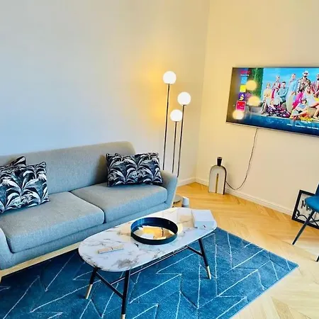 Apartment Luxury 1 Bedroom Terrace/parking