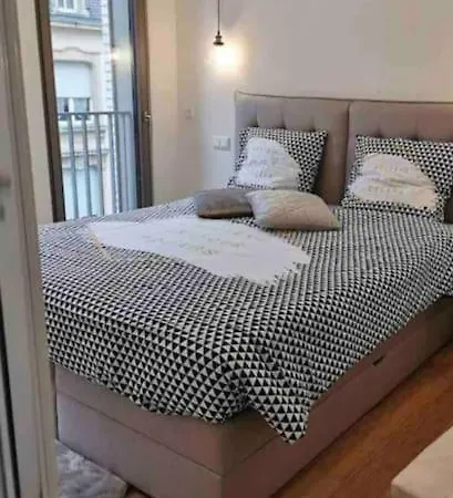 Apartment Luxury 1 Bedroom Terrace/parking